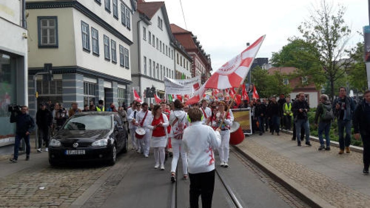 Der Umzug ist von der Staatskanzlei gestartet. Foto: Holger Wetzel