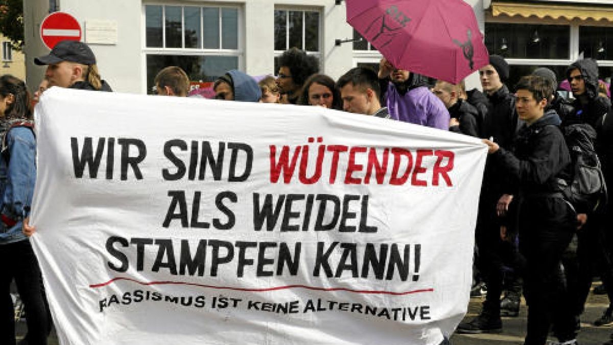 Am 1. Mai protestierten laut Polizei etwa 4000 Menschen in Erfurt, auch gegen die AfD.