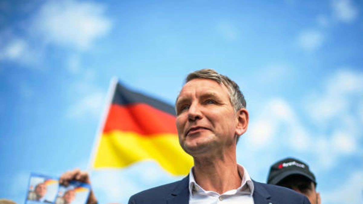 Björn Höcke mobilisiert rund 800 Interessierte und Anhänger in Erfurt.