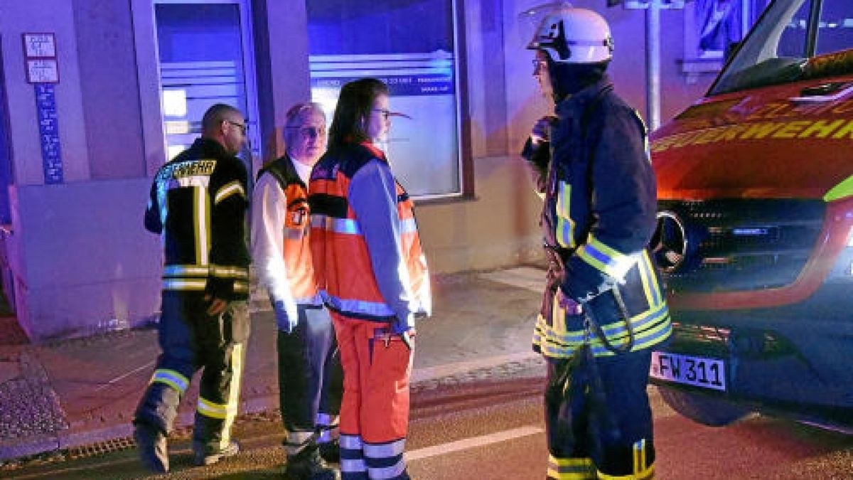 Brand auf einem Grundstück im Hinterland von Thälmann- und Röhrstraße in Weimar. Foto: Michael Baar