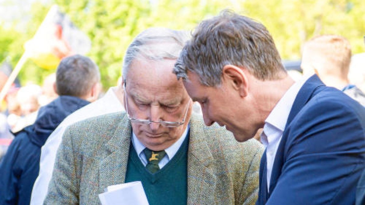 Björn Höcke (AfD-Fraktionsvorsitzender), rechts, Alexander Gauland, Fraktionsvorsitzender der AfD im Bundestag, links