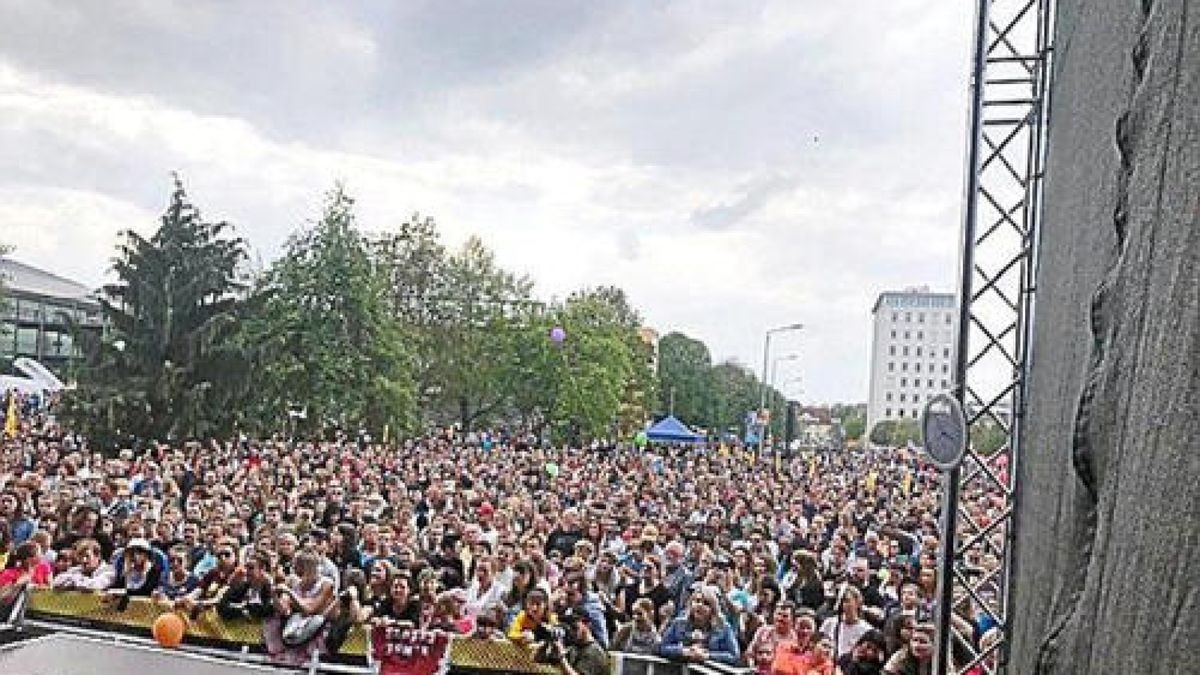 Fest der Vielen in Erfurt.  Blick von der Bühne.