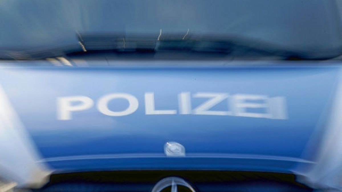 Trotzreaktion? Angeblich hat Rot-Rot-Grün entgegen der ursprünglichen Pläne wieder Stellen für die Polizei gestrichen.Foto: Carsten Rehde/dpa