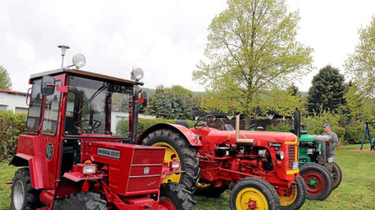 Die Fans von historischen Schätzchen auf zwei und vier Rädern kamen trotz Aprilwetter im Mai in Sollstedt voll auf ihre Kosten. 