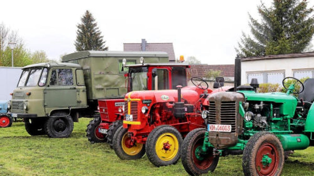 Die Fans von historischen Schätzchen auf zwei und vier Rädern kamen trotz Aprilwetter im Mai in Sollstedt voll auf ihre Kosten. 