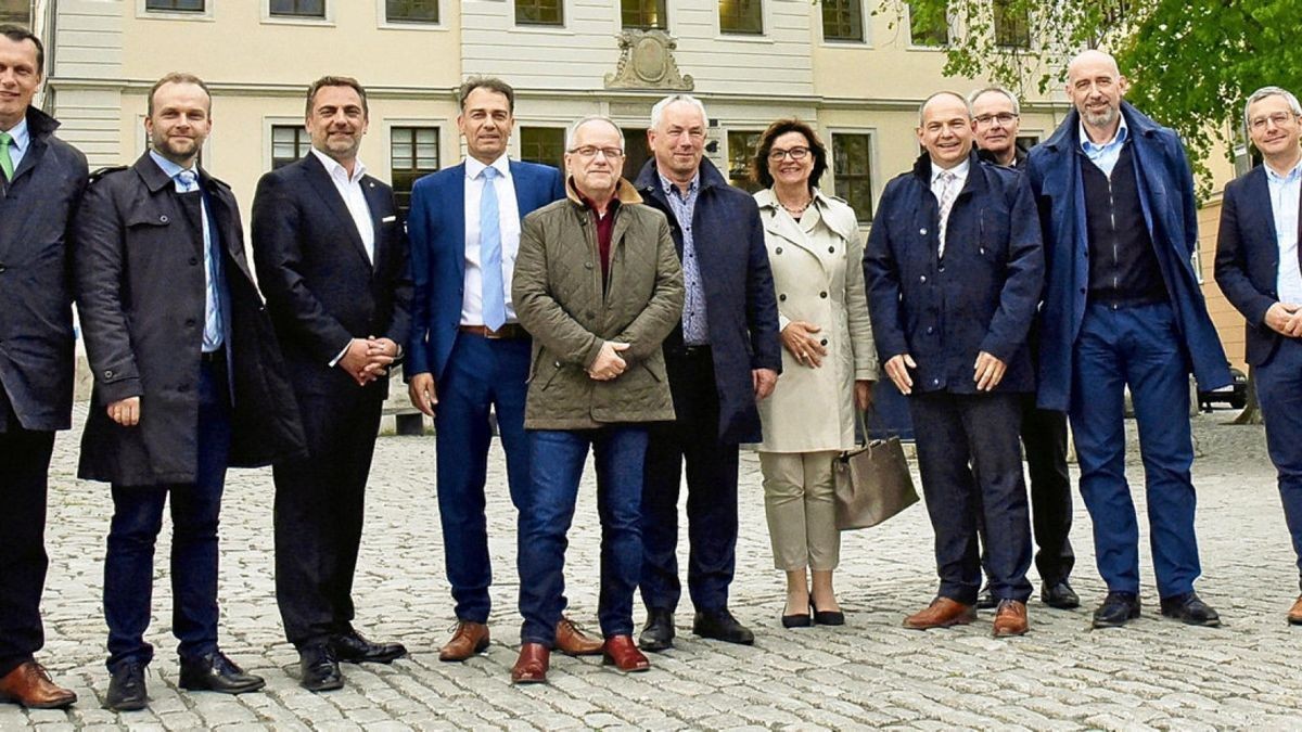 Willkommen am Herderplatz: OB Peter Kleine begrüßte die ersten Stadtoberhäupter zur Konferenz der Oberbürgermeister ostdeutscher Städte in Weimar.