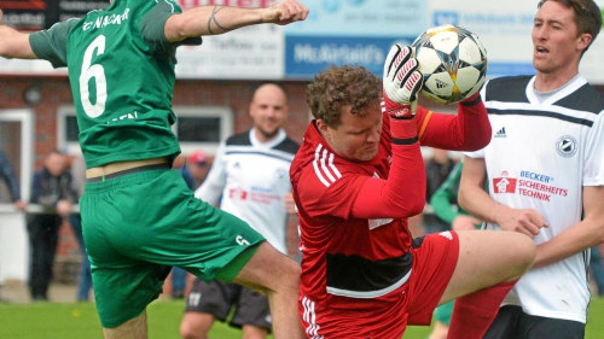 Der FSV Preußen Bad Langensalza und Torhüter Sebastian Arnold sind am Samstag im Sportpark Martinroda gefordert – der Gastgeber ist mit fünf Punkten Vorsprung Tabellenführer und plant den Gang in die Oberliga.Foto: Eckhard Jüngel