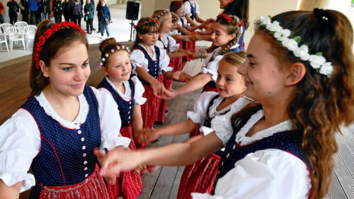 Zum Tag der Städtebauförderung in der Eisenacher Wandelhalle verwöhnte die Kindertanzgruppe des Tanzvereins Eisenach die Gäste. Ganze 15 Jahre nahmen die Sanierungsarbeiten für den Pavillon der einstigen Kurstadt in Anspruch. Foto: Norman Meißner