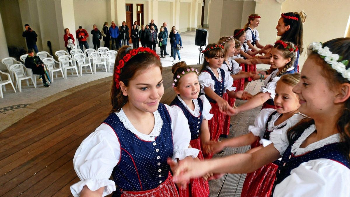 Zum Tag der Städtebauförderung in der Eisenacher Wandelhalle verwöhnte die Kindertanzgruppe des Tanzvereins Eisenach die Gäste. Ganze 15 Jahre nahmen die Sanierungsarbeiten für den Pavillon der einstigen Kurstadt in Anspruch.