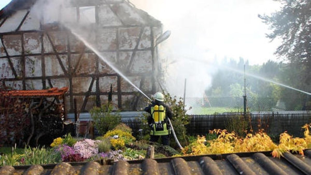 Scheunenbrand in einer ehemaligen Schmiede in Großfurra.