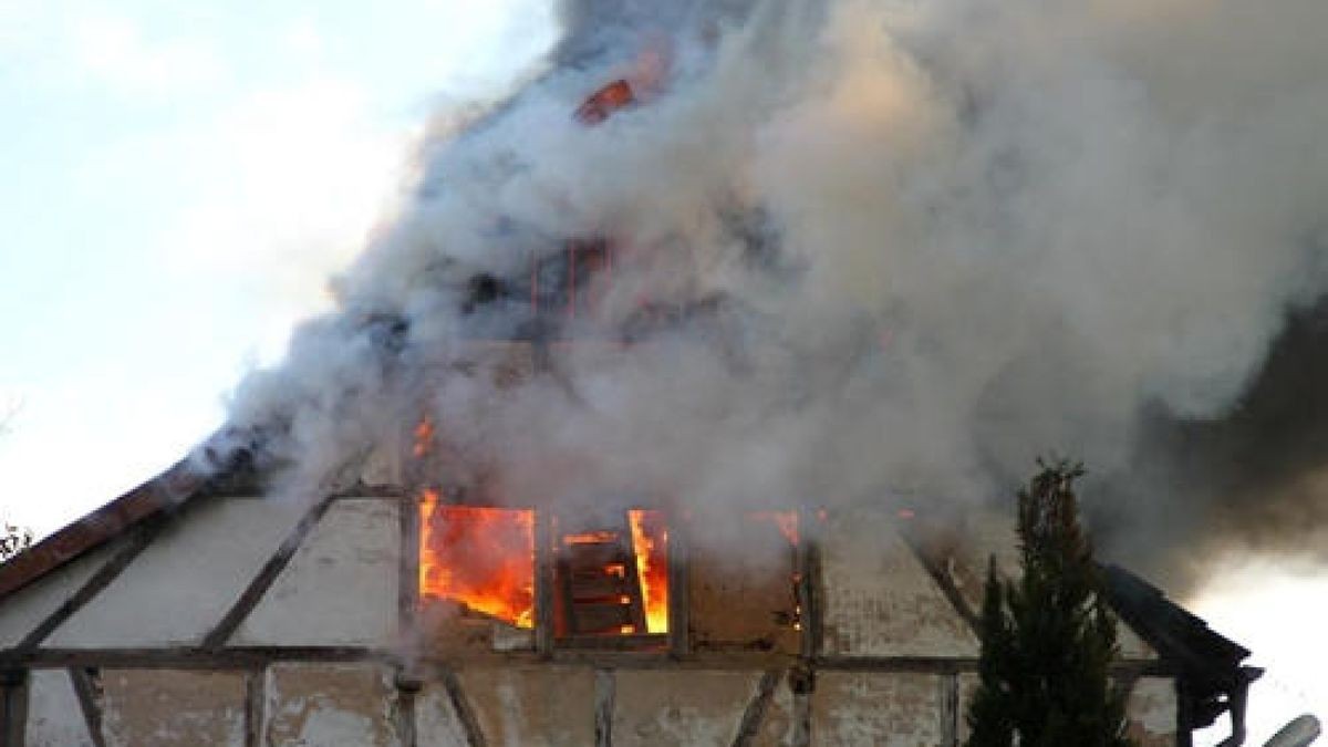 Scheunenbrand in einer ehemaligen Schmiede in Großfurra.