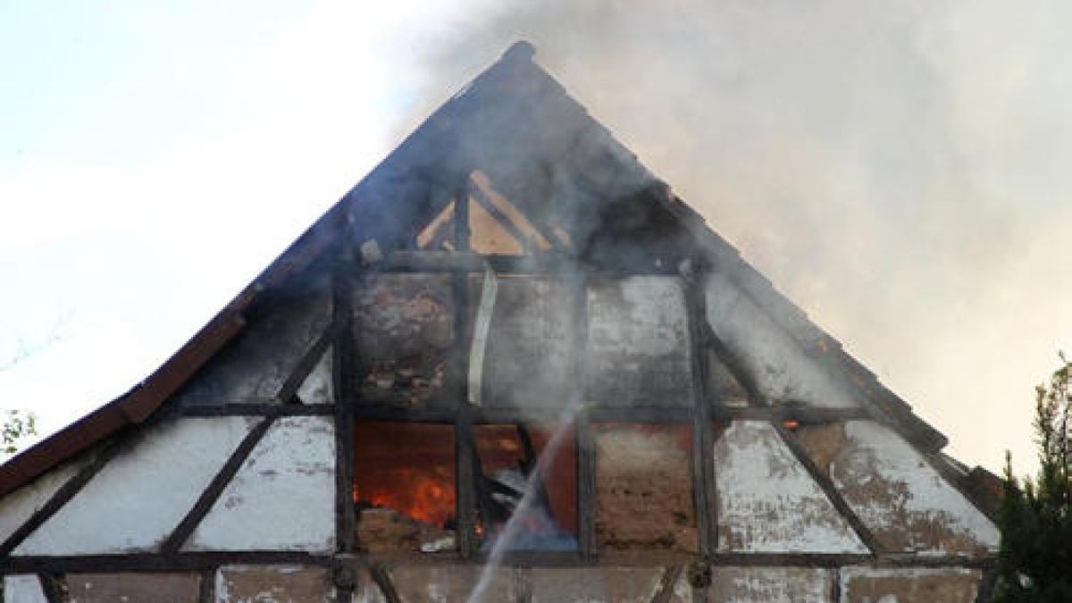 Scheunenbrand in einer ehemaligen Schmiede in Großfurra.