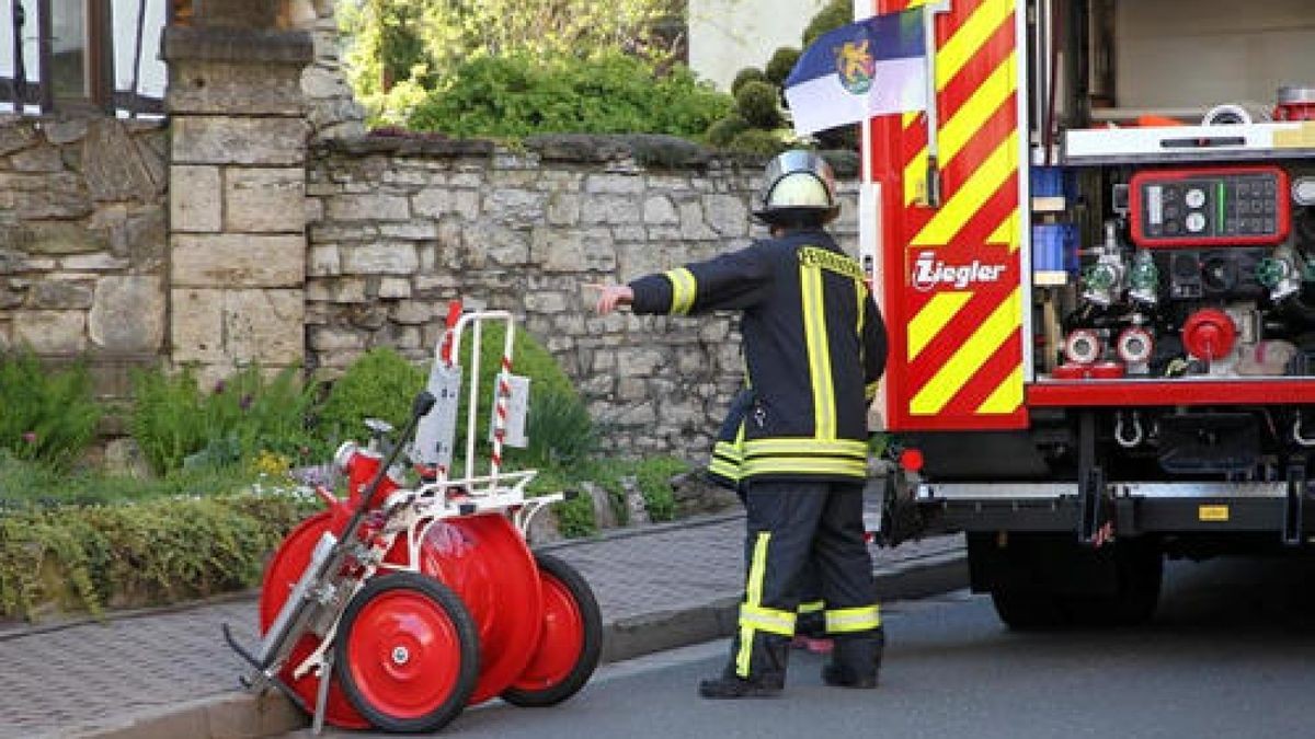 Scheunenbrand in einer ehemaligen Schmiede in Großfurra.