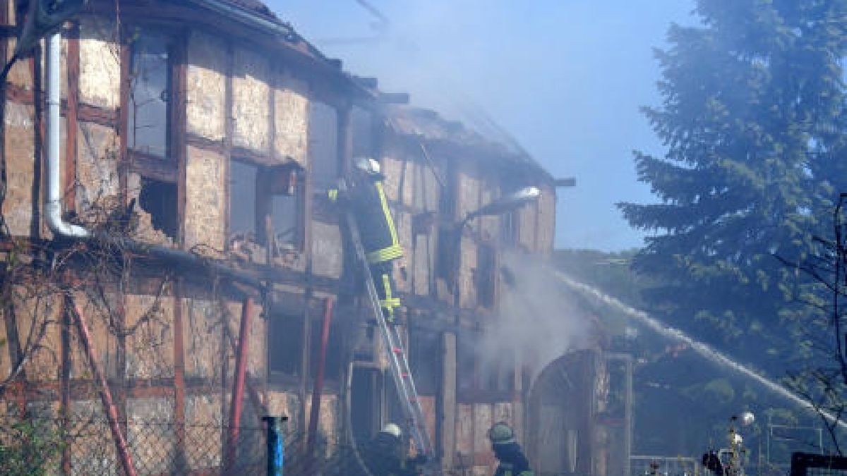 Scheunenbrand in einer ehemaligen Schmiede in Großfurra.