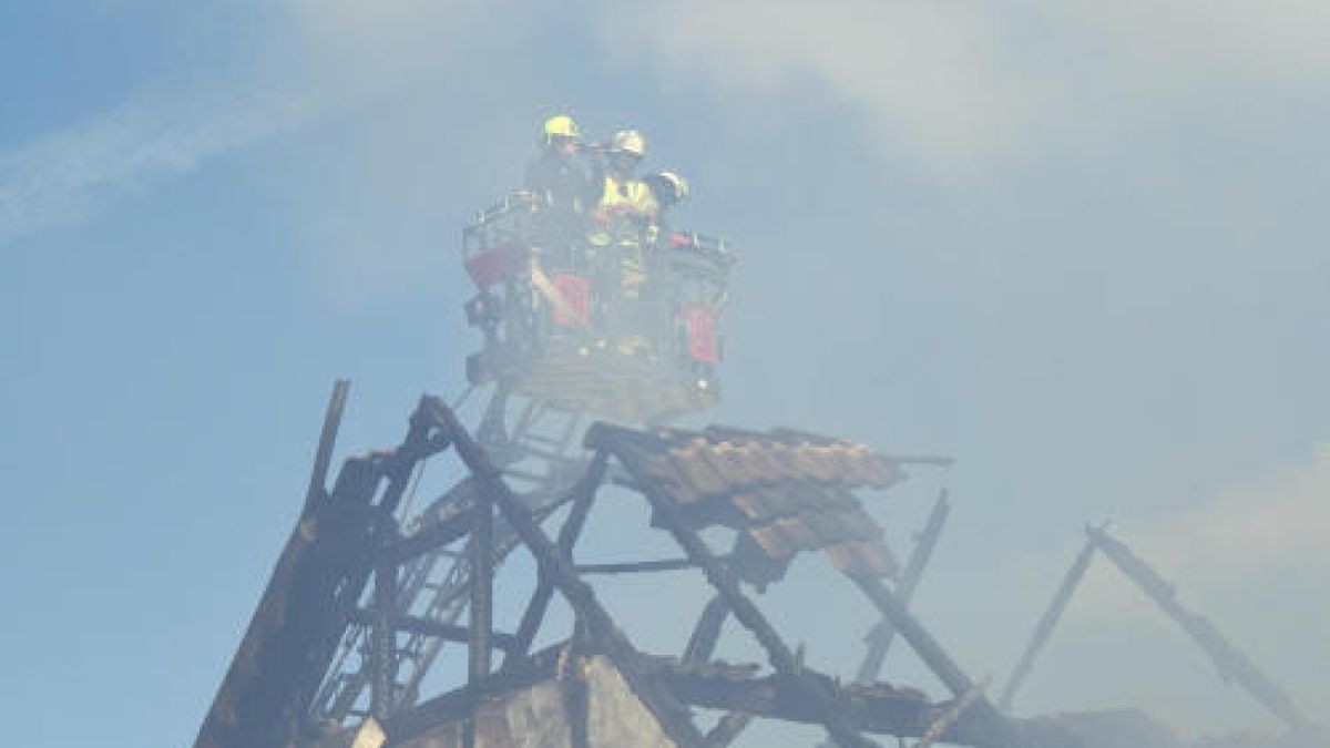 Scheunenbrand in einer ehemaligen Schmiede in Großfurra.