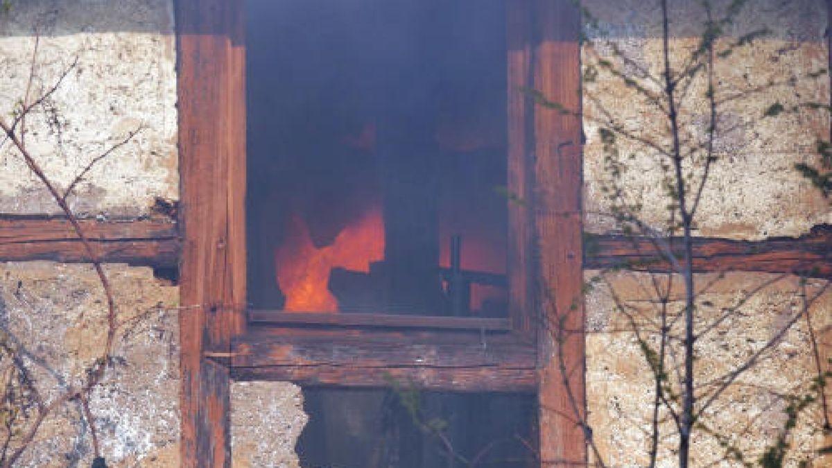 Scheunenbrand in einer ehemaligen Schmiede in Großfurra.