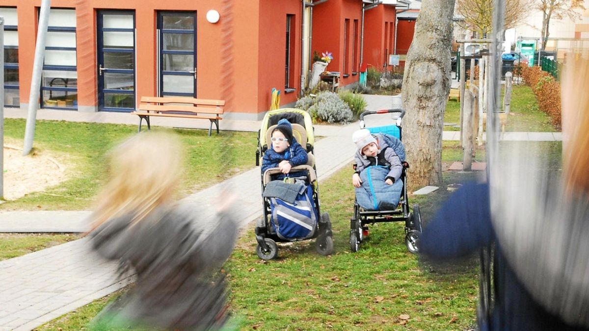 Damit im Montessori-Kindergarten in Arnstadt auch die behinderten Kinder schaukeln können, soll ein spezielles Gerüst aufgebaut werden.