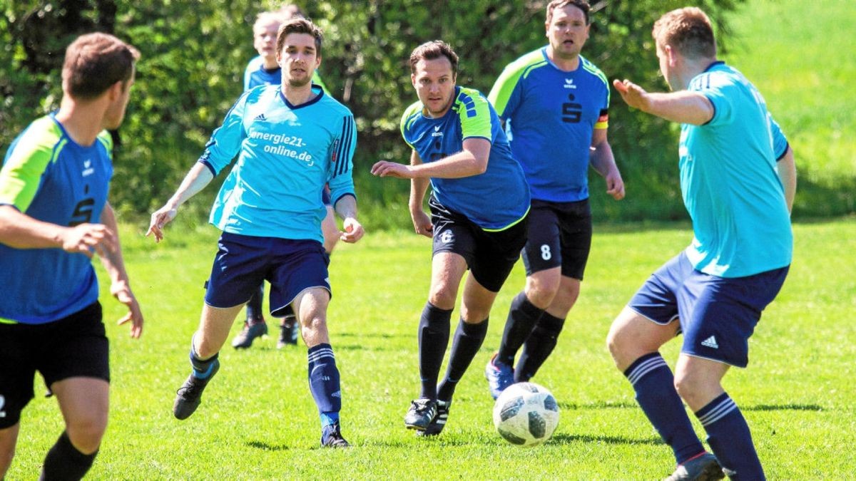 Eintracht Obernissa (in Hellblau) gewannen in Gaberndorf mit 3:0 und holten damit drei wichtige Punkte im Kampf um den Klassenerhalt in der Kreisliga Nord.