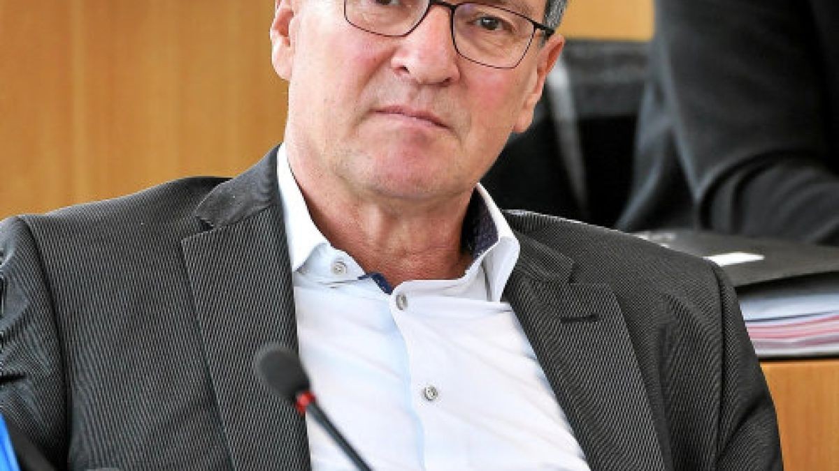 28.03.2019, Thüringen, Erfurt: Dieter Lauinger (Bündnis90 / Die Grünen), Thüringens Justizminister, sitzt im Plenarsaal während der Landtagssitzung. Thüringens Landtag beschäftigt sich an diesem Tag mit der dritten Runde der Gemeindefusionen und mit der Anhebung der Beamtenbesoldung. Auch eine Änderung des Waldgesetzes liegt dem Parlament vor. Foto: Martin Schutt/dpa-Zentralbild/dpa +++ dpa-Bildfunk +++Foto: Martin Schutt