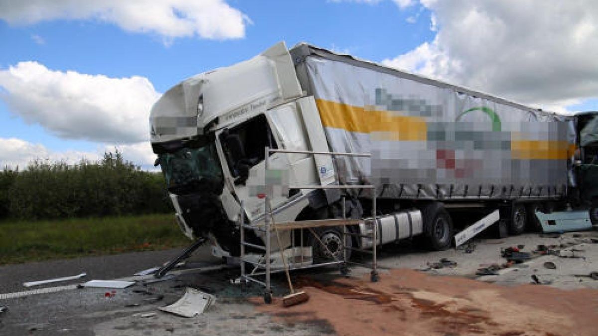 Ein Fahrer zog sich schwere Verletzungen zu.