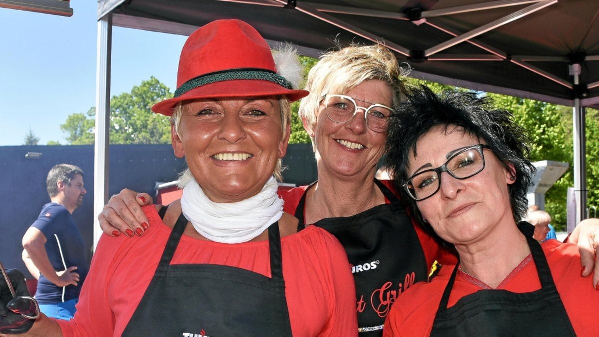 Andrea Fischer, bekannt als Steiger-Wally, Iris Schneider und Anke Keith (von links) gehörten zu den Frauen, die am Grill standen. Zur ersten Männersache auf dem Thüros-Gelände in Georgenthal trafen sich am Samstag Händler und Handwerker. 