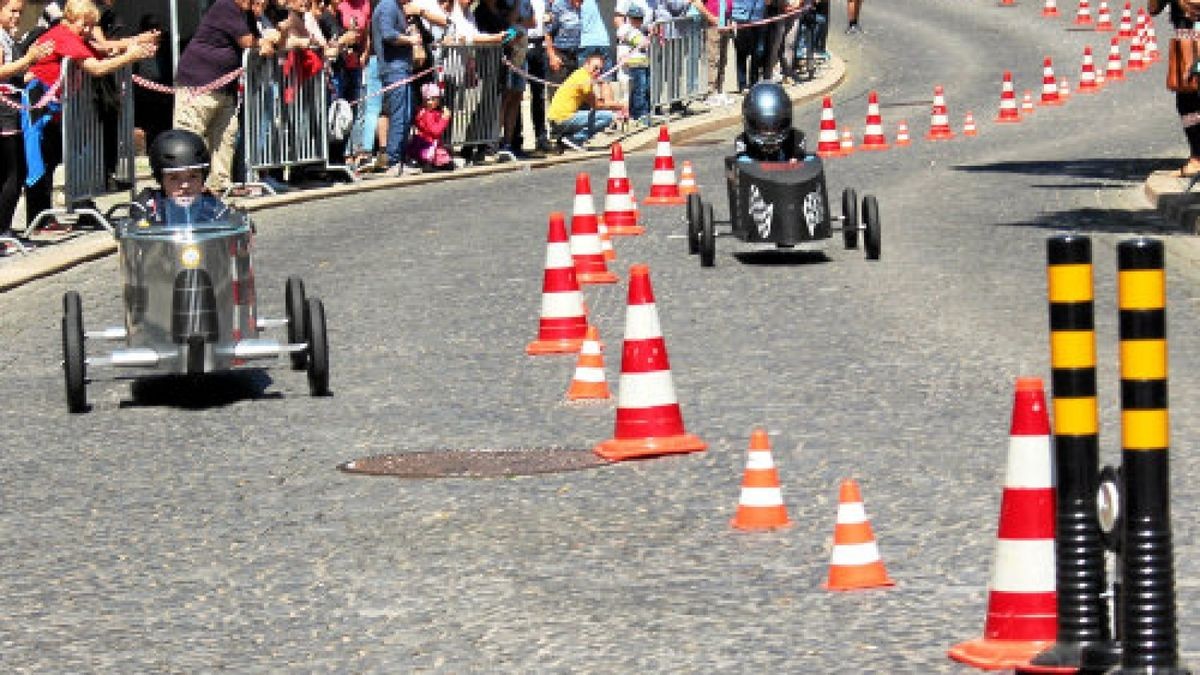 Die Mühlhäuser Straße wurde am Samstag zur Rennpiste. Foto: Sabine Spitzer