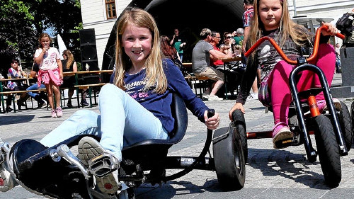 Beim Kinder und Familienfest der Volkssolidarität dem Marktplatz von Sondershausen ging es den ganzen Sonntag über rund.Foto: Henning Most