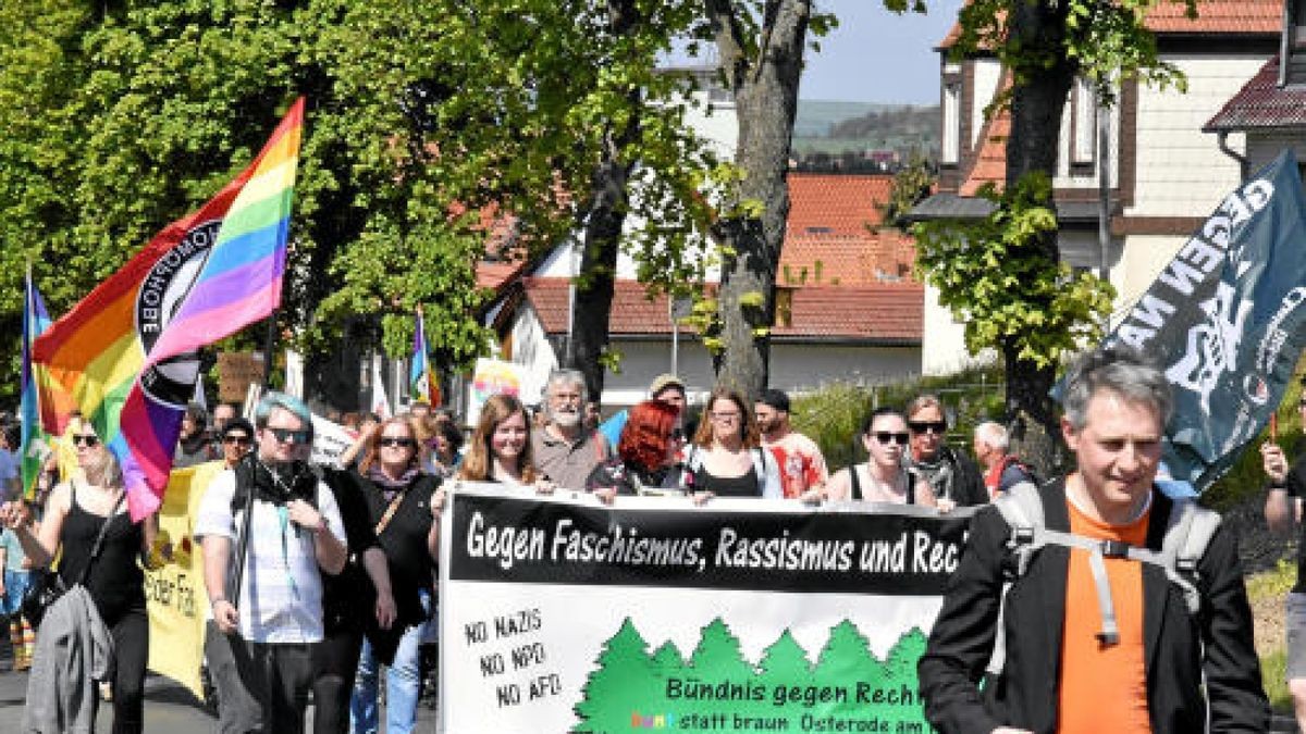 Das Eichsfelder Bündnis gegen Rechts begann bereits am Freitagnachmittag mit der Sportplatzbesetzung.