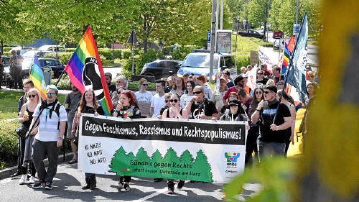 Am Ende standen sich beide Versammlungen gegenüber  zu Zwischenfällen ist es nicht gekommen.