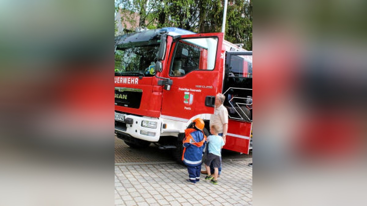 Zum Tag der offenen Tür hatte die Feuerwehr Ponitz eingeladen. Die Nachwuchsgewinnung ist für die Wehr das Wichtigste.