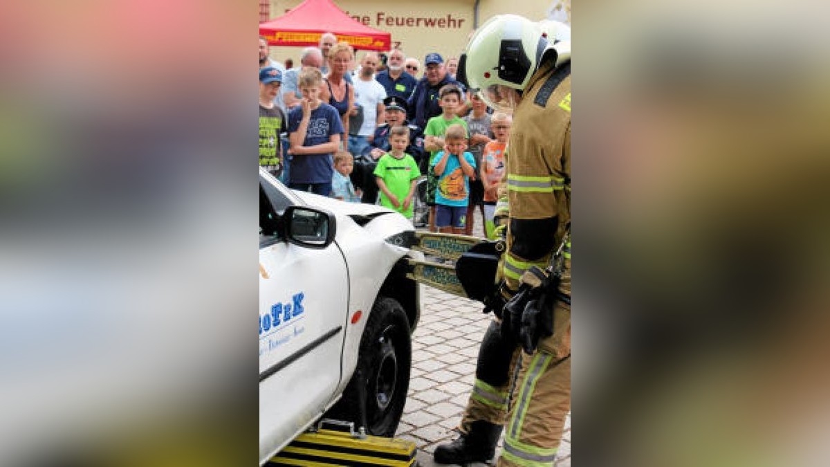 Zum Tag der offenen Tür hatte die Feuerwehr Ponitz eingeladen. Die Nachwuchsgewinnung ist für die Wehr das Wichtigste.