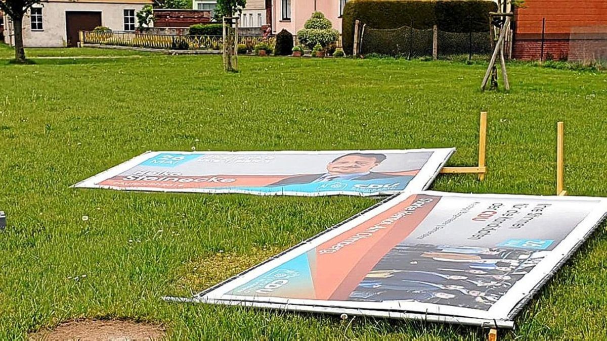 Am Wochenende wurden in Großbodungen zahlreiche Wahlplakate der CDU zerstört. Die Täter blieben unerkannt. Die Partei erstattete Anzeige wegen Sachbeschädigung.