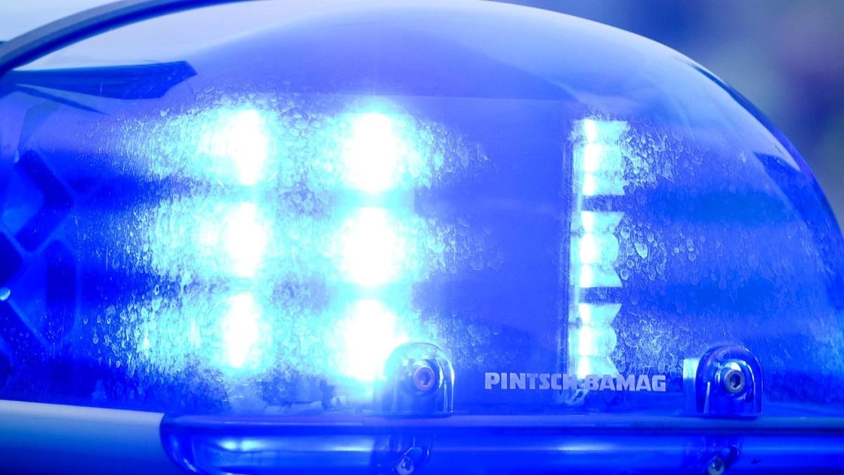 Zwischen Förtha im Wartburgkreis und Eisenach kam ein Auto von der Straße ab. Der Fahrer wurde leicht verletzt.