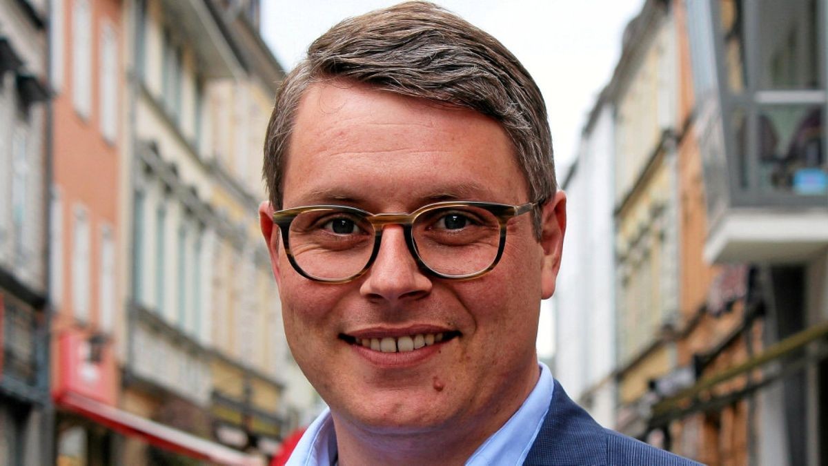 Der 39-jährige Robert-Martin Montag will ins Europa-Parlament. Er ist Vorsitzender der FDP Eisenach und Wartburgkreis und Spitzenkandidat der ostdeutschen Landesverbände der Liberalen.