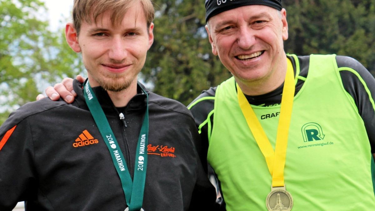 Jens Panse (rechts), hier mit Sohn Adrian, kandidiert als Vizepräsident Breitensport des TLV.