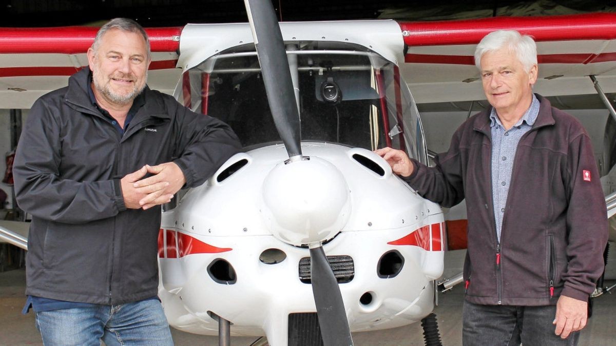 Der Flugsportverein hängt an dem Domizil am Fliegerhorst, sagen der Vorsitzende Peter Petersohn und sein Stellvertreter Helge Fritzlar (links). 