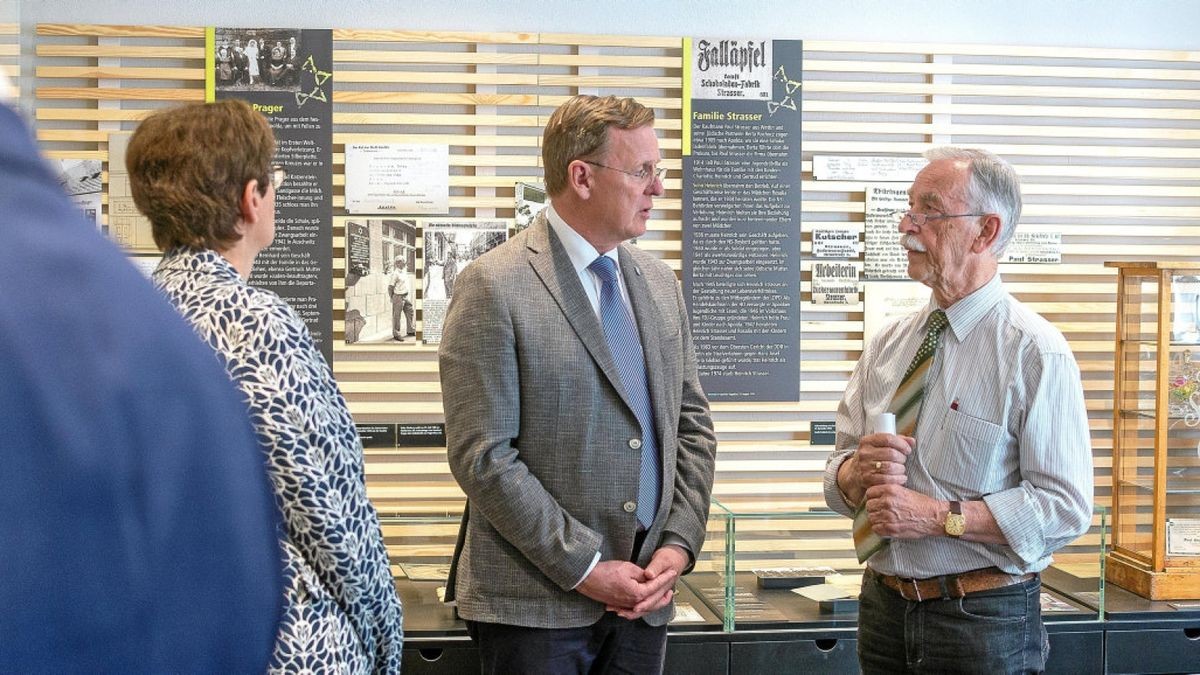 Gestern besuchte Ministerpräsident Bodo Ramelow das Prager-Haus. Rechts neben ihm steht Peter Franz, Geschäftsführer des Vereins Prager-Haus Apolda.