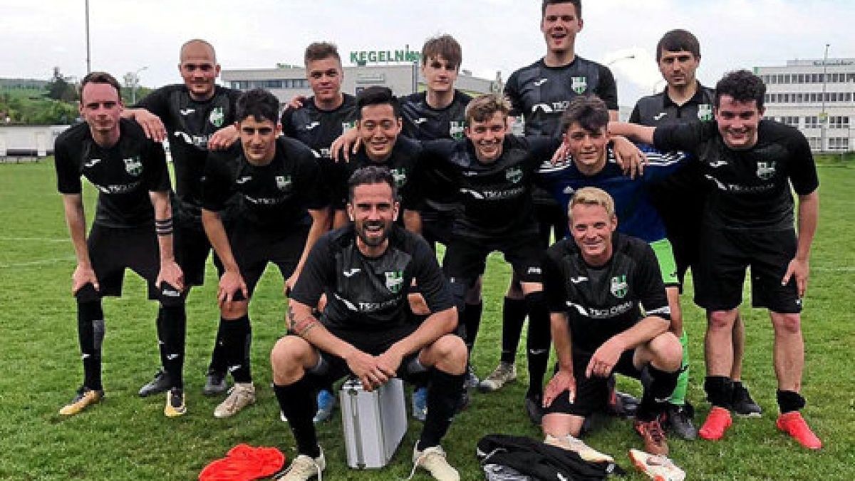 Breite Brust: Am vergangenen Spieltag konnten die Männer des SSV 07 Schlotheim einen 6:1-Kantersieg bei Eintracht Sondershausens Reserve bejubeln.Foto: Elfie Fernschild