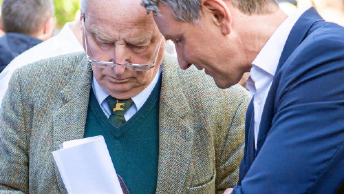 01/05/2019-Erfurt: Demonstration der AfD Thueringen am 1. Mai in Erfurt / im Foto: Bjoern Hoecke (AfD-Fraktionsvorsitzender), rechts, Alexander Gauland, Fraktionsvorsitzender der AfD im Bundestag, links (Foto: Sascha Fromm / Thueringer Allgemeine)Foto: Sascha Fromm