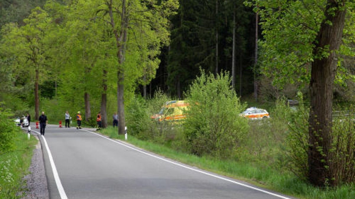 Die Straße war während der Rettungsmaßnahmen gesperrt.