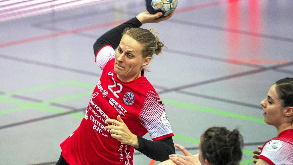 Nina Mueller (l.) steht mit dem Thüringer HC im Halbfinale des DHB-Pokals.