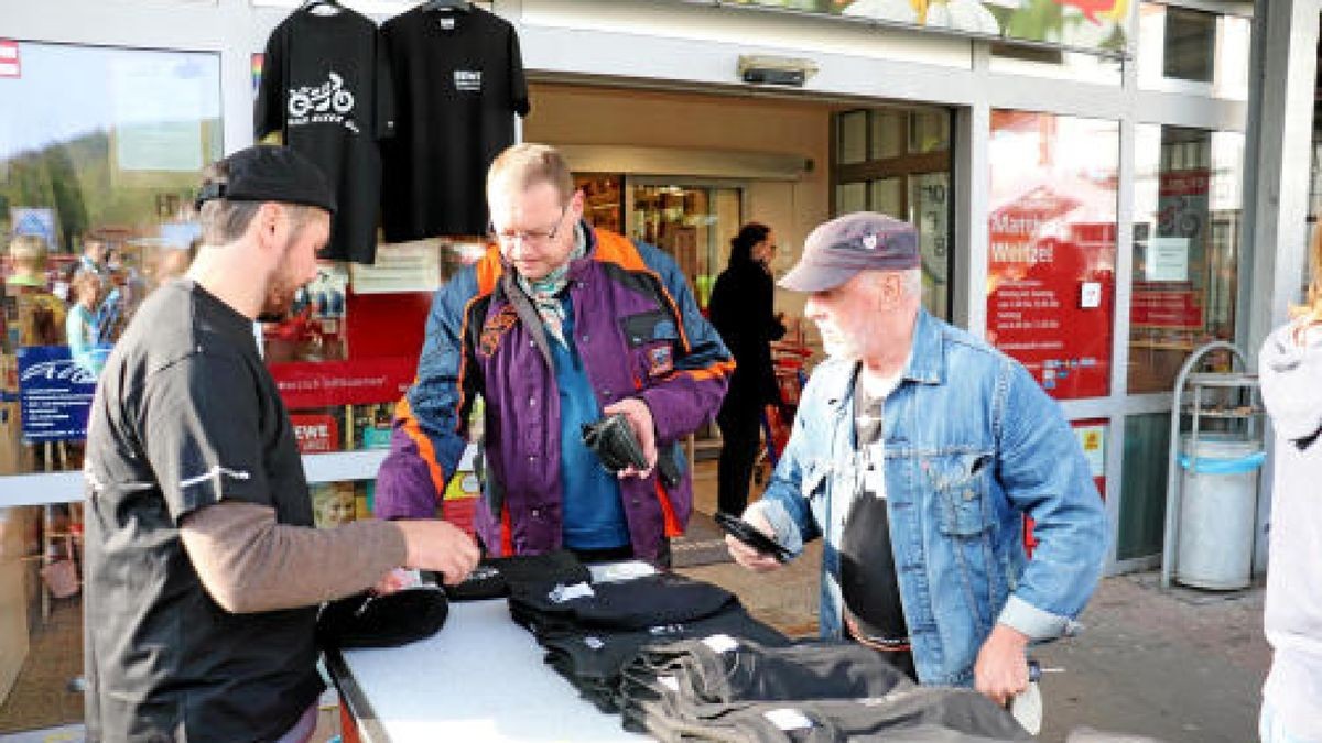 Der 7. Human Biker Day lockte am Sonntag 380 Motorradfans nach Bad Lauterberg, darunter auch etliche Teilnehmer aus dem Eichsfeld und dem Landkreis Nordhausen. Bei der gemeinsamer Fahrt durch den Harz mit Ziel in Scharzfeld wurden 22.000 Euro für das Kinderhospiz Mitteldeutschland gesammelt und gespendet. Foto: Sebastian Grimm