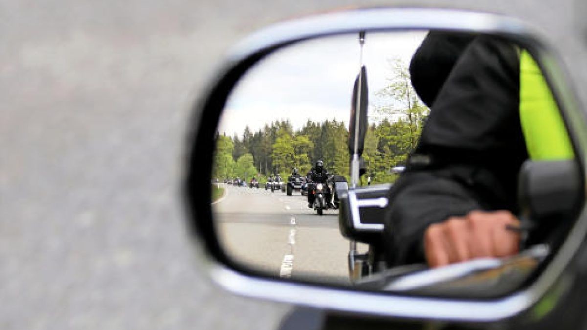 Der 7. Human Biker Day lockte am Sonntag 380 Motorradfans nach Bad Lauterberg, darunter auch etliche Teilnehmer aus dem Eichsfeld und dem Landkreis Nordhausen. Bei der gemeinsamer Fahrt durch den Harz mit Ziel in Scharzfeld wurden 22.000 Euro für das Kinderhospiz Mitteldeutschland gesammelt und gespendet. Foto: Sebastian Grimm