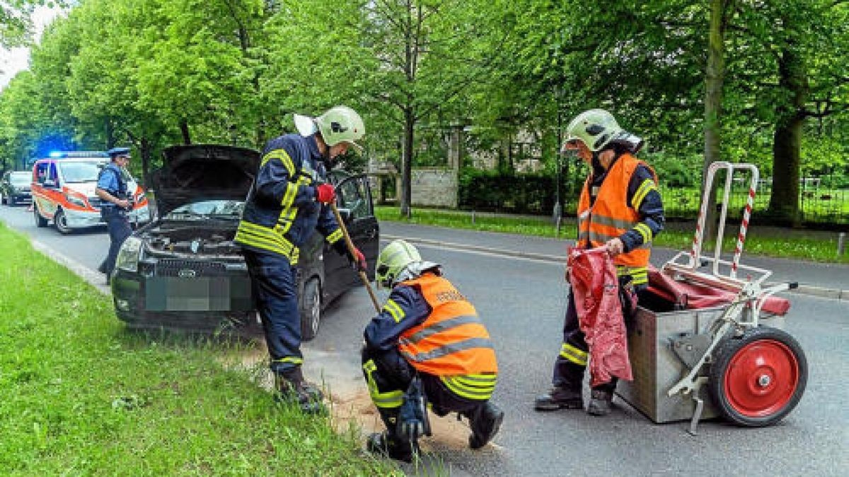 Beide Fahrzeuge wurden bei dem Unfall stark beschädigt und mussten durch Abschleppunternehmen geborgen werden. Die Höhe des Schadens ist derzeitig noch nicht bekannt.