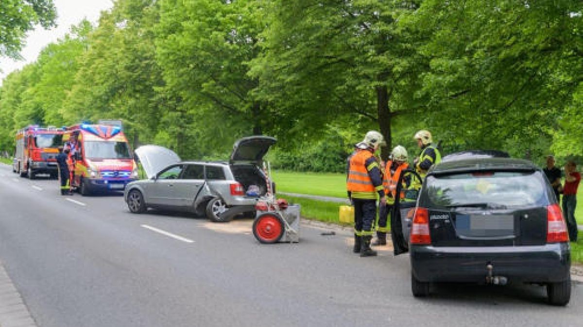 Die Polizeiinspektion Weimar hat die Ermittlungen zum Unfallhergang aufgenommen. Ein Atemalkoholtest der 18-jährigen KIA-Fahrerin ergab einen Alkoholwert von über 1 Promille. Ein Bluttest wurde angeordnet.