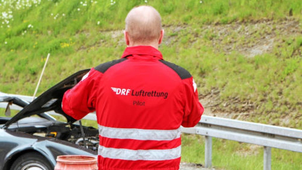 Bei dem Unfall auf der Bundesautobahn 9 bei Dittersdorf sind vier Menschen, davon eine hochschwangere Frau, zum Teil schwer verletzt worden. Foto: Oliver Nowak