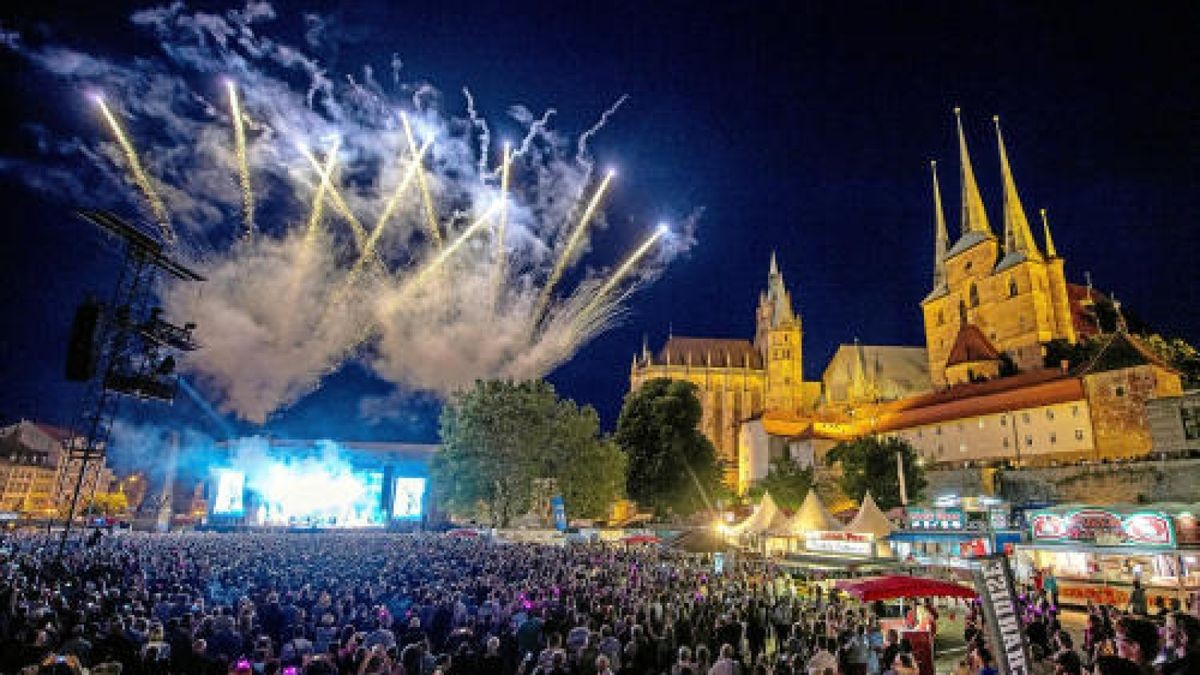 Zum Abschluß des Konzertes gab es ein großes Feuerwerk. Foto: Holger John