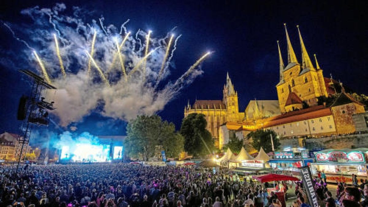 Zum Abschluß des Konzertes gab es ein großes Feuerwerk. Foto: Holger John