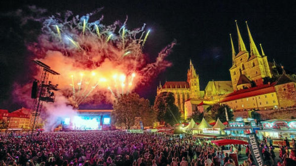 Zum Abschluß des Konzertes gab es ein großes Feuerwerk. Foto: Holger John