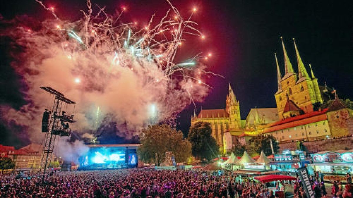 Zum Abschluß des Konzertes gab es ein großes Feuerwerk. Foto: Holger John